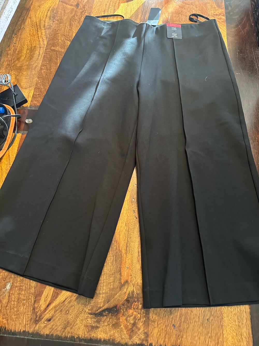 Marks and Spencer’s Short wide leg pants US 14 as UK 18. NWTs